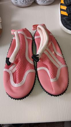 Nikdy nenosená obuv do vody, lupilu,28