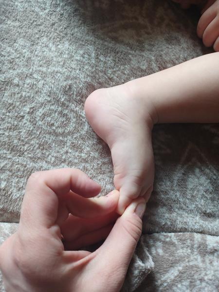 Aké barefoot topánky pre 14-mesačného syna, ktorý má širšiu nohu a pevnejšiu pätu?