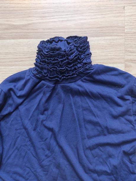 Rolák s ozdobným golierom, m