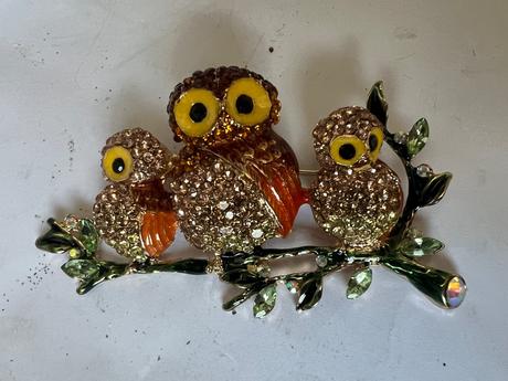 Krasna velka brosna sova sovy cca 7 cm,