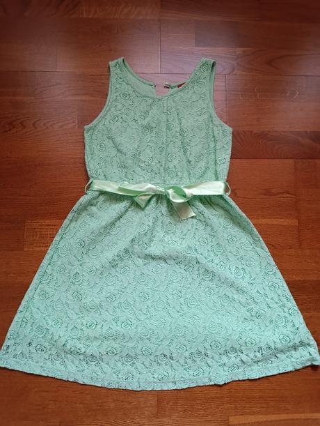 Šaty a punto 152, 152