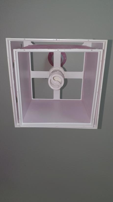 Stropné svietidlo s fosforeskujúcim efektom, 