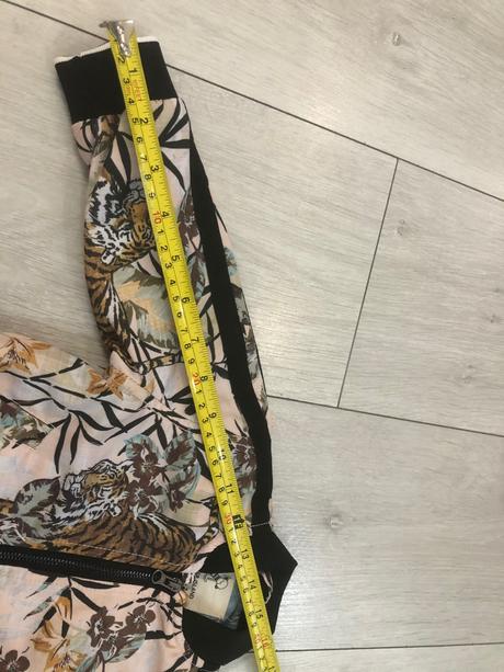 Bomberka, river island,74