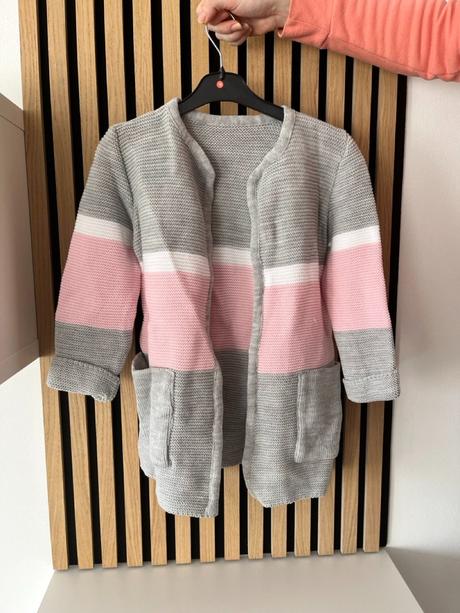 Sivo-ružový svetrík (dievčenský), 134