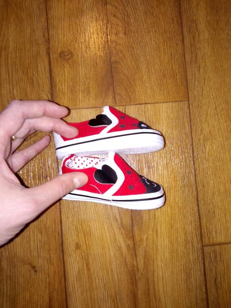 Krasne lienkove capacky vnut. 10,5cm ako nove, 19