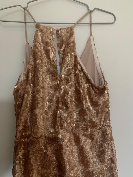 Lesklé luxusné šaty, s