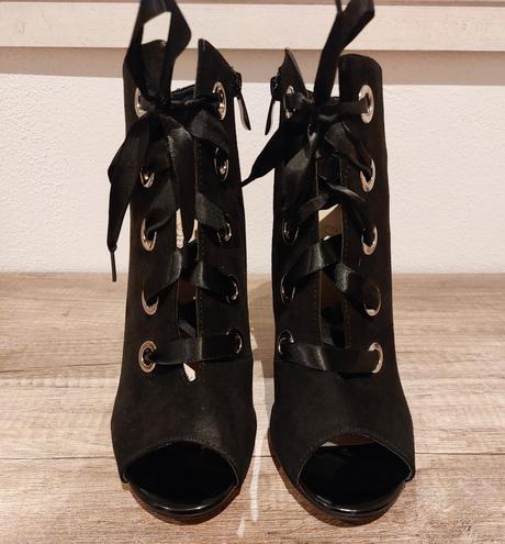 Krásne elegantné topánky, 37