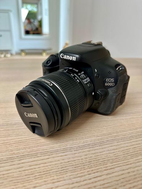 Canon 600d + objektív canon efs 18-55 a príslušens, canon