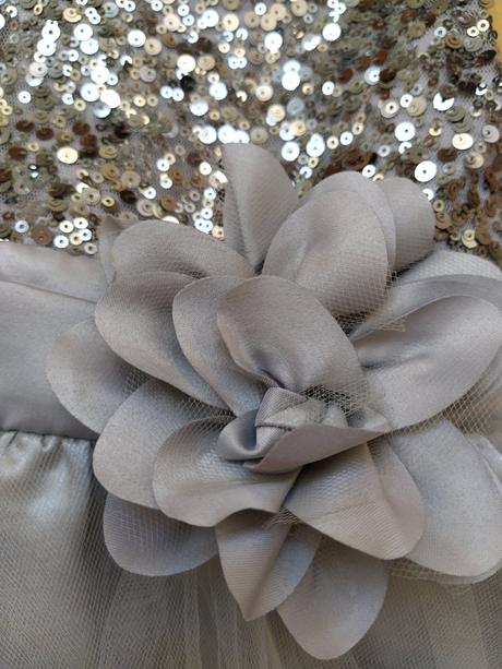 Slávnostné šaty, 86