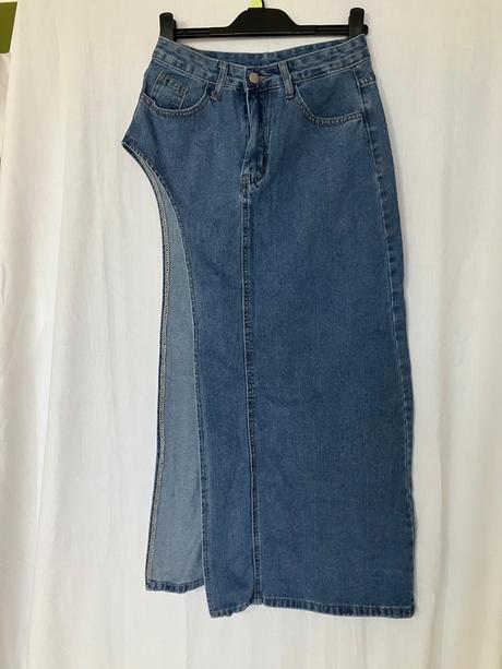 Dámska dlhá riflová asymetrická sukňa s rozparkom, s