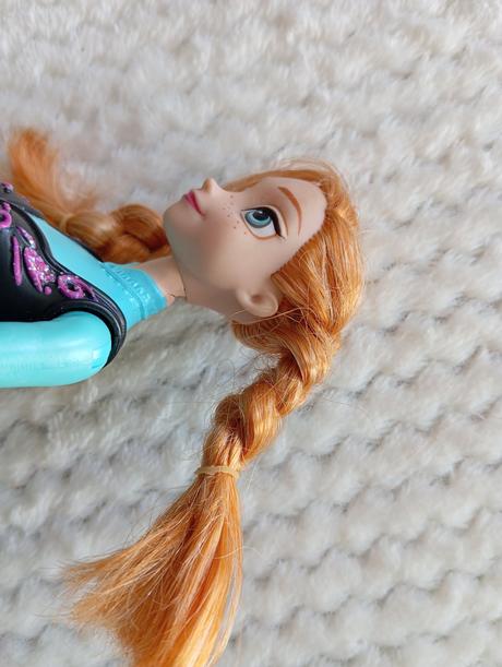 Barbie mattel anna na korčuliach, 