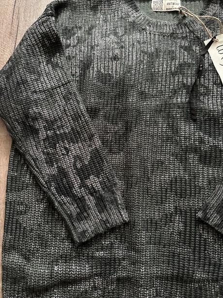 Svetrik asymetricky uni, 