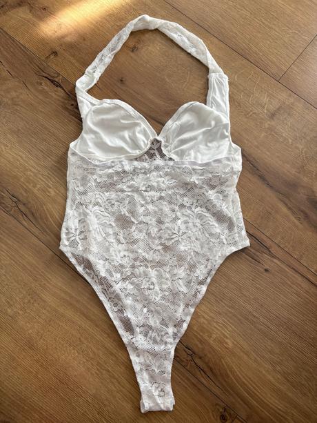 Čipkované body so sukňou, l