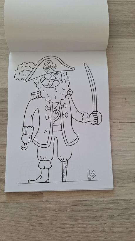 Piráti - omaľovánky , nálepky a hry, 