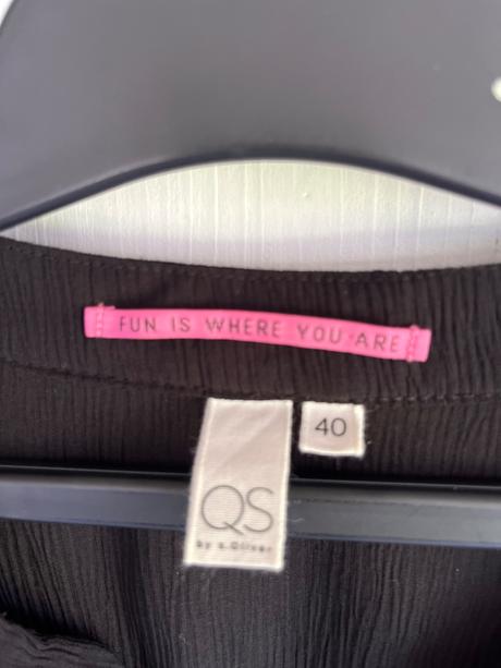 Qs znackové šaty, 40