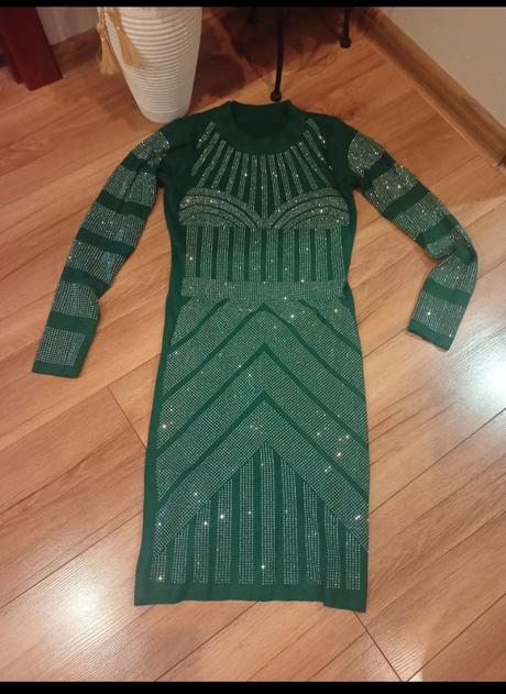 Krásne šaty s flitrami, m