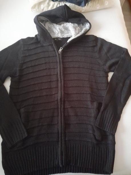 Mam na predaj sveter, s