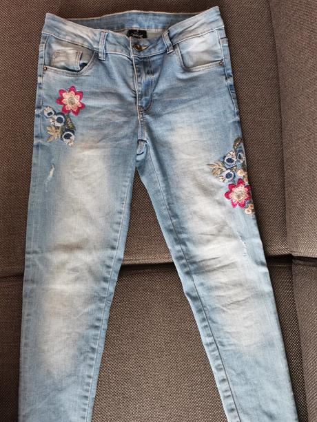 Rifle s výšivkou, takko,158