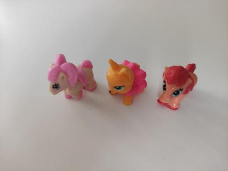 Postavicky dievcenskych kinder a frozen, 