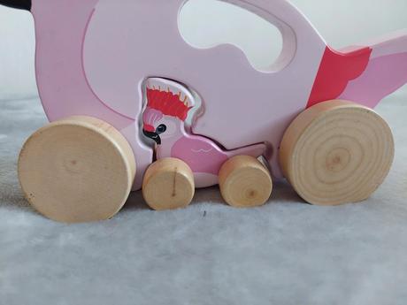 Drevená hračka kakadu push 'n' pull,