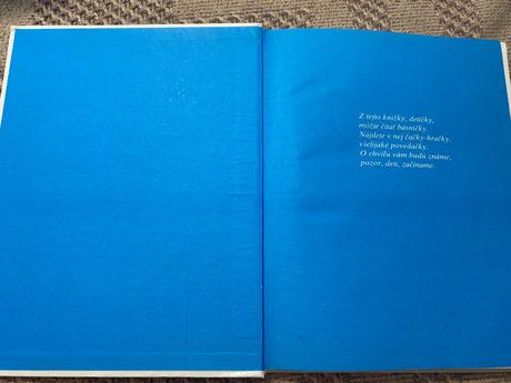 Stará krásna retro kniha nezábudky krista bendová, 