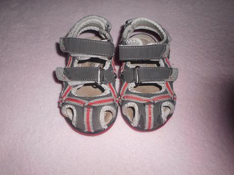 Ponúkam sandálky, 25