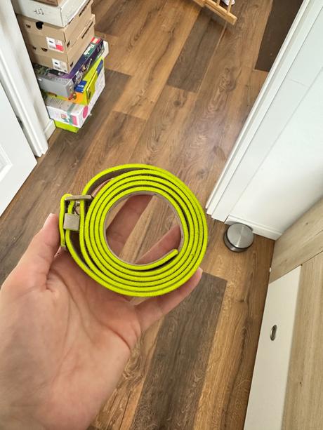 Tenký kožený opasok brax béžový semiš neónové okra, 