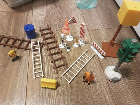 Doplnky k autám-značky a pod..., 