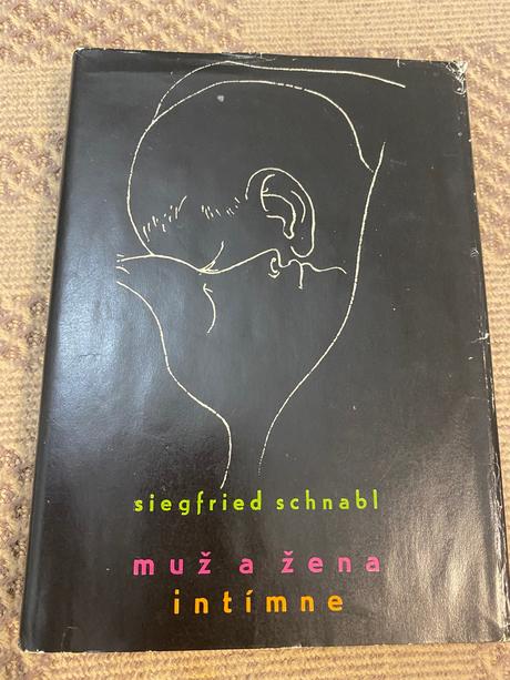 Stará retro kniha muž a žena intímne,
