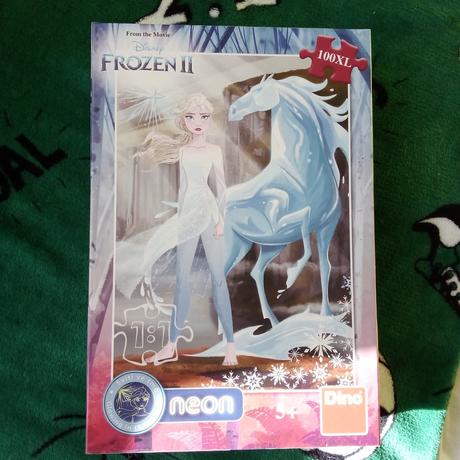 Svietiace puzzle frozen,