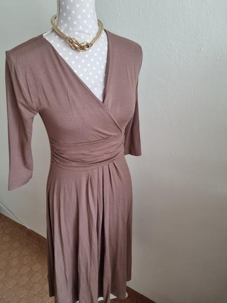 Bledohnedé elastické šaty 38, 38