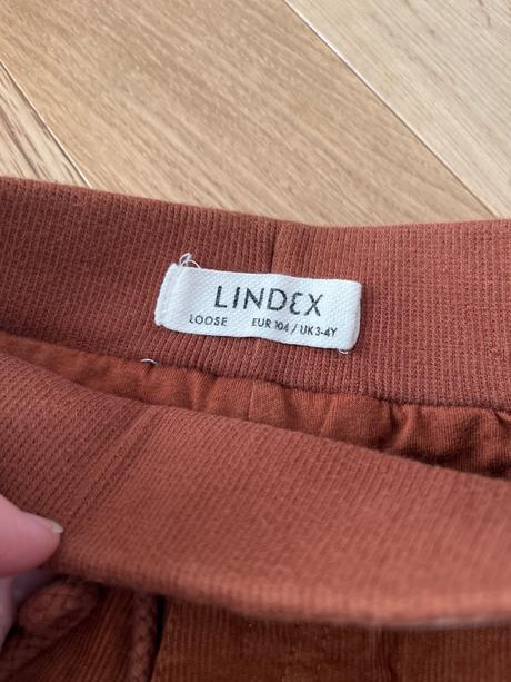 Menčestrové nohavice, lindex,104