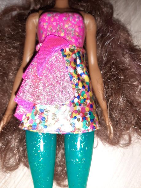 Barbie color bábika, 