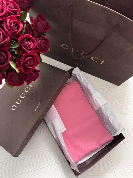 Gucci - ružový šál, 