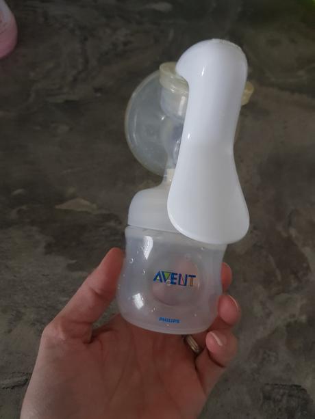 Ručna odsavačka mlieka avent + sačky na mliečko, 