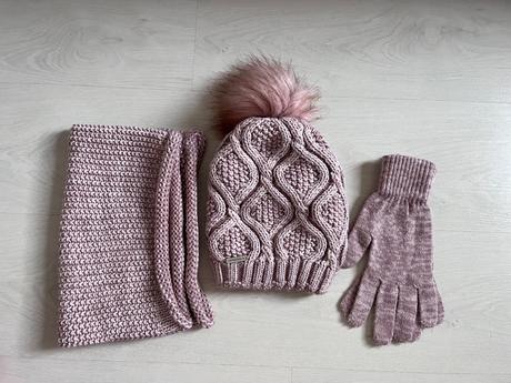 Čiapka, šál a rukavice, 