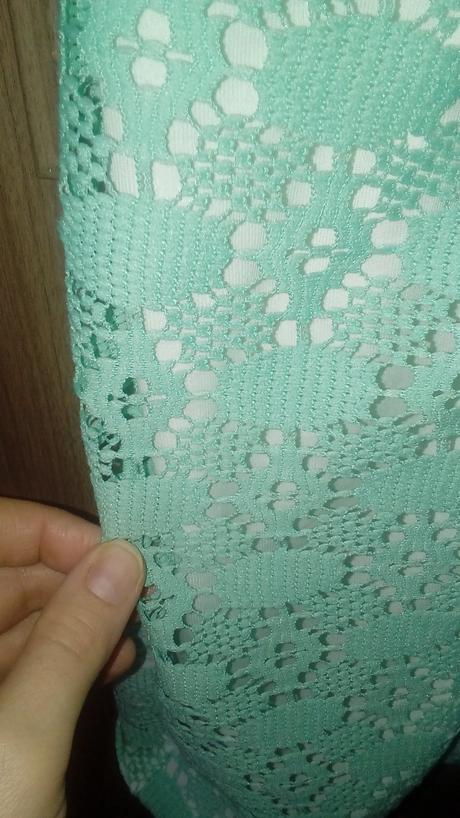 Puzdrove cipkovane elegantne saty, s