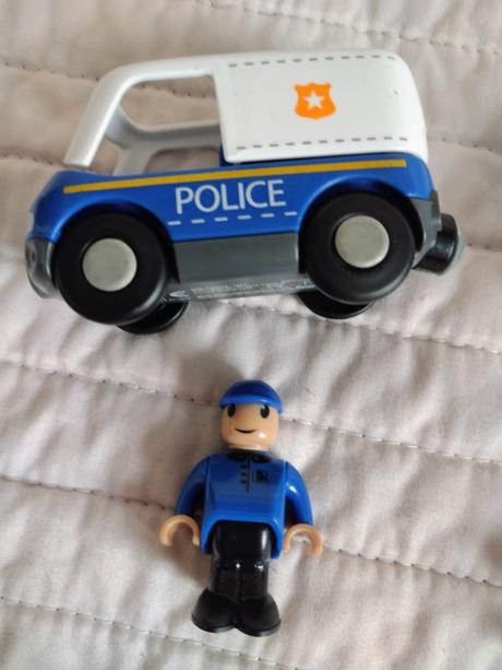 Policajná sada autíčok k drevenej vláčikodráhe,