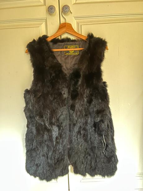 Cierna vesta z pravej kozusiny, m