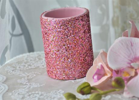 Stoja na kozmetické štetce,