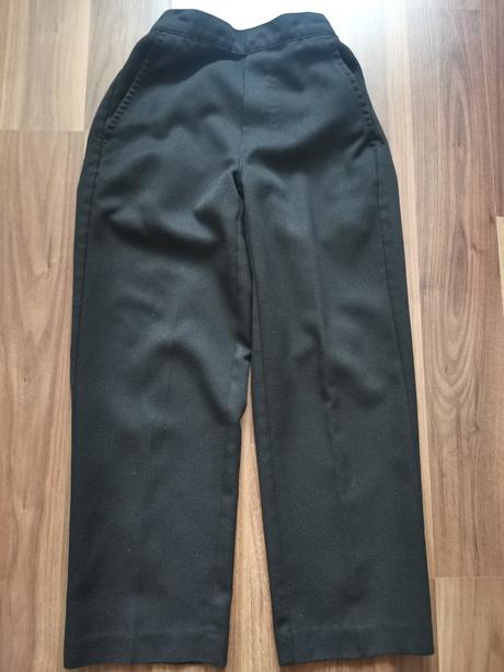 Spoločenské nohavice, 122