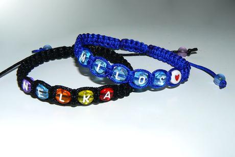 Náramky s  menami  alebo iniciálami, 