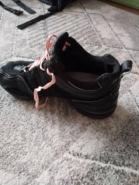 Tanečné topánky, 39