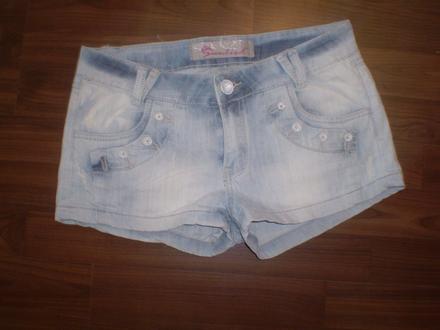 Dámske riflové kraťasy, 28