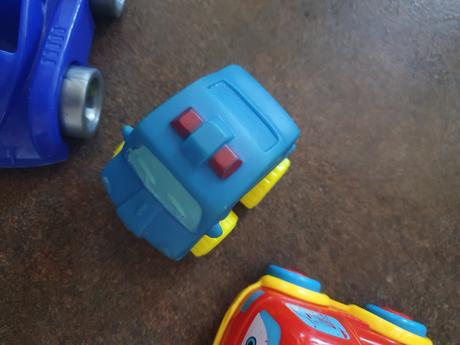 3 autíčka  pre najmenších, 