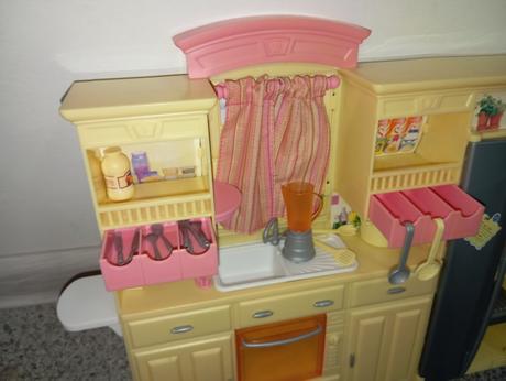 Barbie kuchyňa s riadikmi,