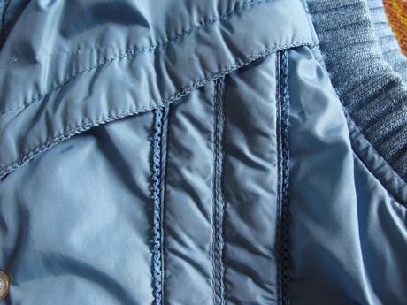 Teplá petrolejovo modrá vesta bay, bay,s