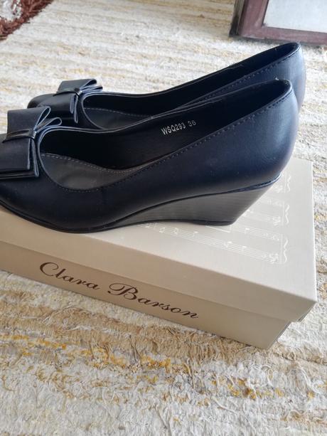 Lodicky na platforme, clara barson,36