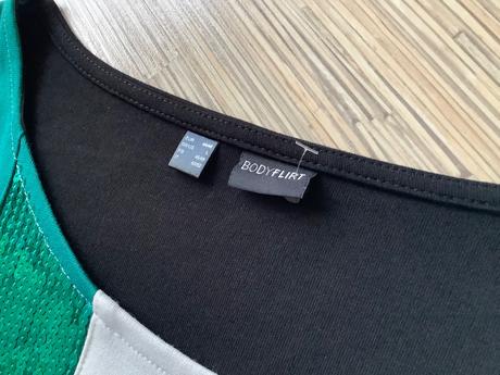 Krasne upletove saty s flitrami, 44