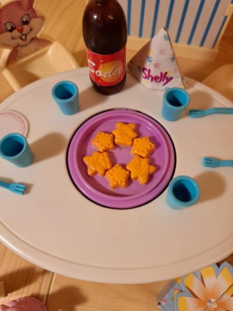 Barbie shelly surprise birthday playset, 